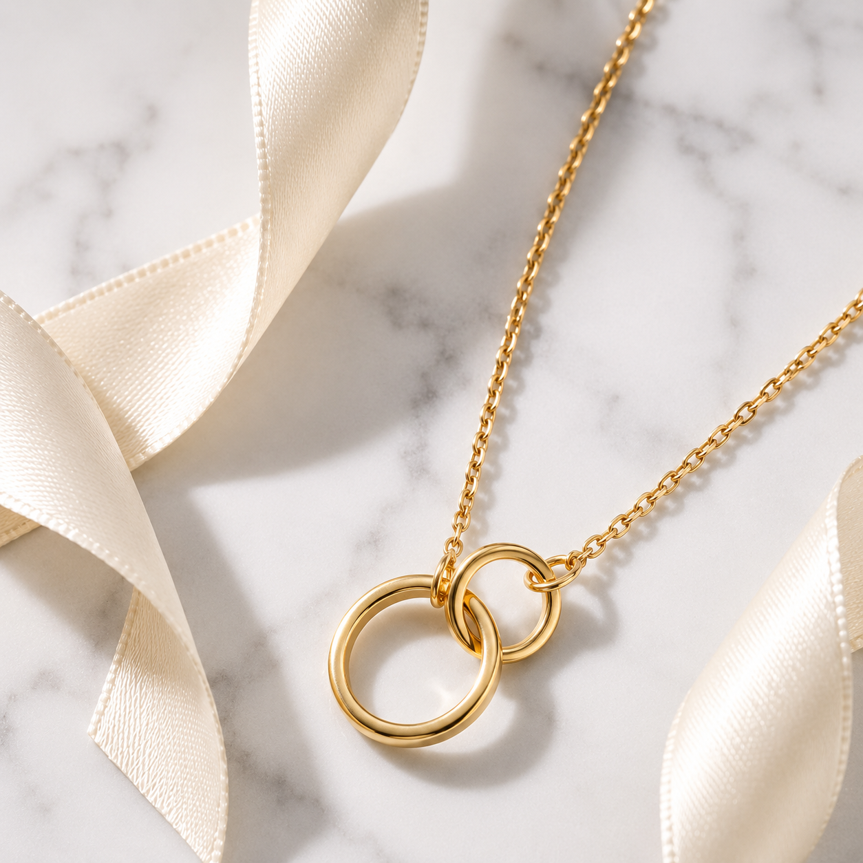 Double Circle Necklace – 18K Gold Intertwined Rings, Waterproof