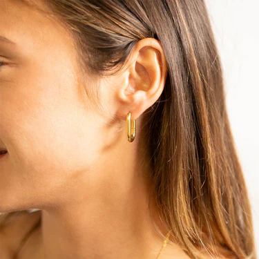 Oval Huggie Earrings – 18K Gold, Hypoallergenic, Waterproof
