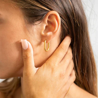 Oval Huggie Earrings – 18K Gold, Hypoallergenic, Waterproof
