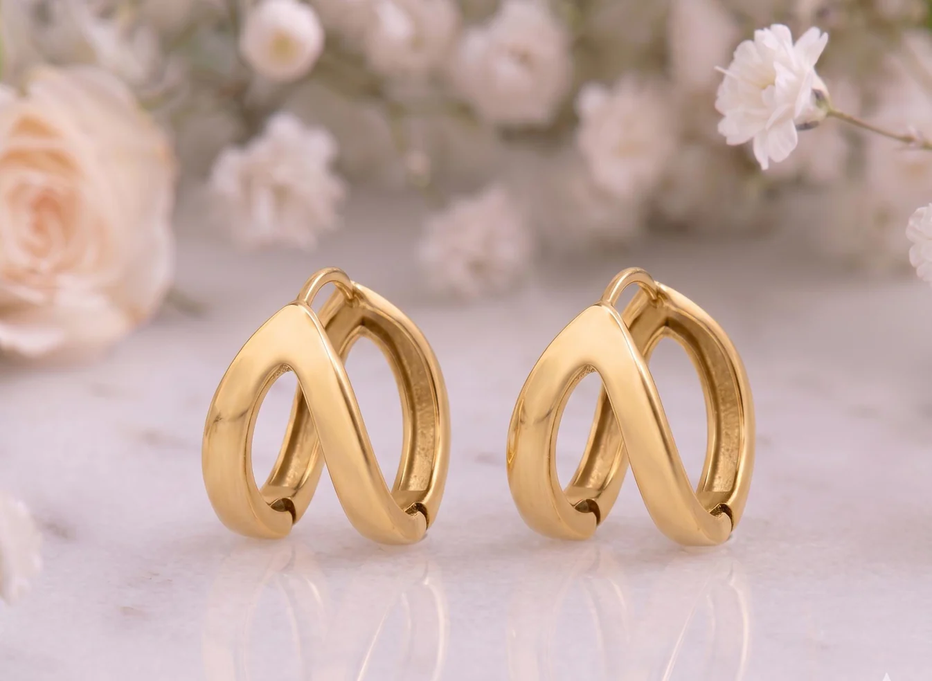 Split Hoop Earrings – 18K Gold, Minimalist, Everyday