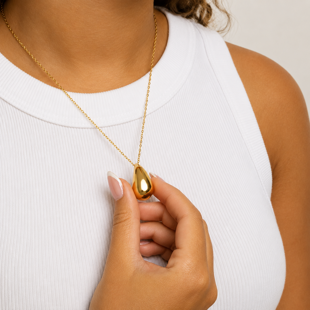Teardrop Pendant Necklace – 18K Gold, Minimalist, Waterproof