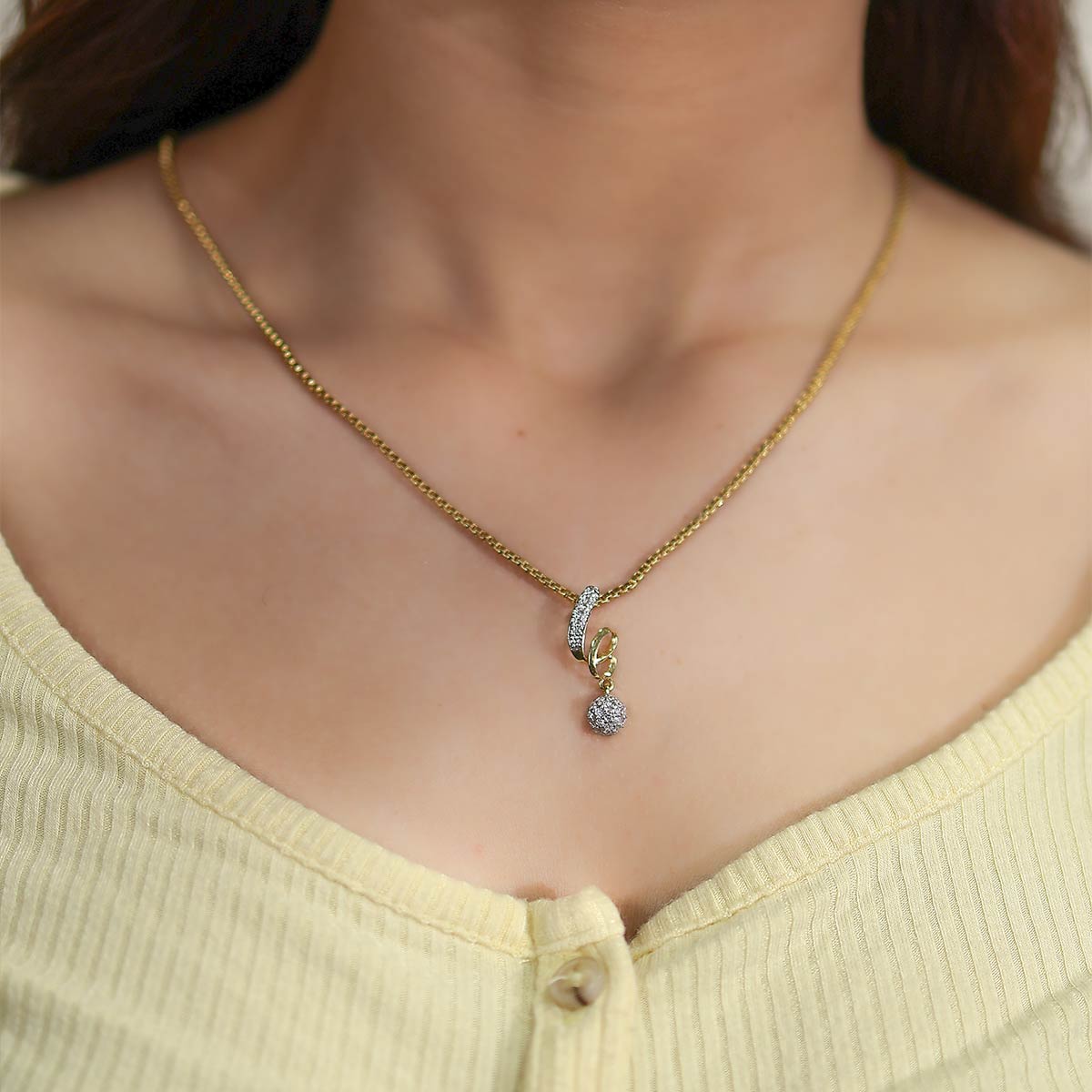 Stylish Spiral Diamond Pendant